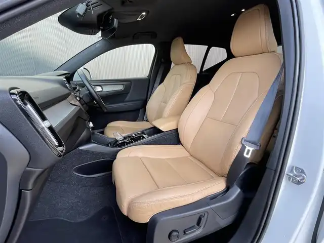 ボルボ ＸＣ４０ T4 AWD インスクリプション 長野県 2018(平30)年 3.3万km 白 レザーシート /クリスタルノブ /純正ナビ（AM/FM/BT/TV） /harman/kardonサウンド/ACC/LKA /BSM /360°カメラ /CarPlay /全席シートヒーター /Pシート（D席/N席） /PWBドア /LEDヘッドライト /４WD /プッシュスタート /ETC /アイドリングストップ