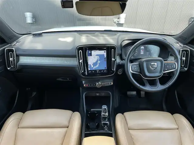 ボルボ ＸＣ４０ T4 AWD インスクリプション 長野県 2018(平30)年 3.3万km 白 レザーシート /クリスタルノブ /純正ナビ（AM/FM/BT/TV） /harman/kardonサウンド/ACC/LKA /BSM /360°カメラ /CarPlay /全席シートヒーター /Pシート（D席/N席） /PWBドア /LEDヘッドライト /４WD /プッシュスタート /ETC /アイドリングストップ