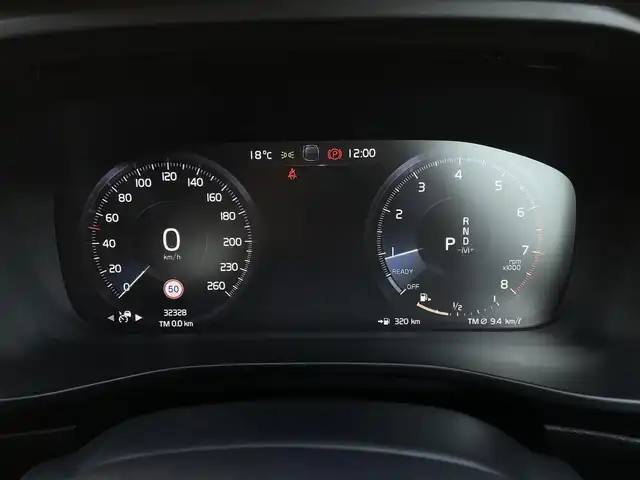 ボルボ ＸＣ４０ T4 AWD インスクリプション 長野県 2018(平30)年 3.3万km 白 レザーシート /クリスタルノブ /純正ナビ（AM/FM/BT/TV） /harman/kardonサウンド/ACC/LKA /BSM /360°カメラ /CarPlay /全席シートヒーター /Pシート（D席/N席） /PWBドア /LEDヘッドライト /４WD /プッシュスタート /ETC /アイドリングストップ