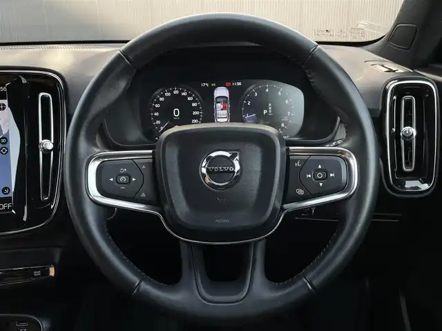 ボルボ ＸＣ４０ T4 AWD インスクリプション 長野県 2018(平30)年 3.3万km 白 レザーシート /クリスタルノブ /純正ナビ（AM/FM/BT/TV） /harman/kardonサウンド/ACC/LKA /BSM /360°カメラ /CarPlay /全席シートヒーター /Pシート（D席/N席） /PWBドア /LEDヘッドライト /４WD /プッシュスタート /ETC /アイドリングストップ