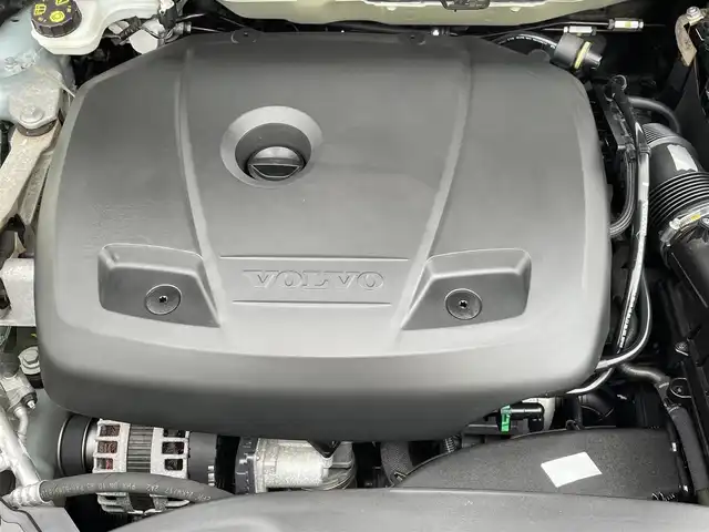 ボルボ Ｖ４０ T3 モメンタム 東京都 2017(平29)年 5.3万km アマゾンブルー 純正ナビ/フルセグTV/バックモニター/衝突被害軽減ブレーキ/レーンキープアシスト/ブラインドスポットモニター/クルーズコントロール/ドライブレコーダー/ETC/ステアリングスイッチ/フルオートエアコン/スマートキー/プッシュスタート/サイドエアバック/カーテンエアバック/電動パワーシート/純正17インチアルミホイール/純正LEDヘッドライト