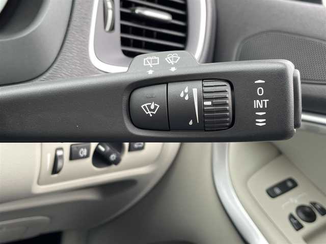 ボルボ Ｖ４０ T3 モメンタム 東京都 2017(平29)年 5.3万km アマゾンブルー 純正ナビ/フルセグTV/バックモニター/衝突被害軽減ブレーキ/レーンキープアシスト/ブラインドスポットモニター/クルーズコントロール/ドライブレコーダー/ETC/ステアリングスイッチ/フルオートエアコン/スマートキー/プッシュスタート/サイドエアバック/カーテンエアバック/電動パワーシート/純正17インチアルミホイール/純正LEDヘッドライト