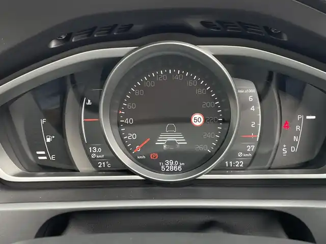 ボルボ Ｖ４０ T3 モメンタム 東京都 2017(平29)年 5.3万km アマゾンブルー 純正ナビ/フルセグTV/バックモニター/衝突被害軽減ブレーキ/レーンキープアシスト/ブラインドスポットモニター/クルーズコントロール/ドライブレコーダー/ETC/ステアリングスイッチ/フルオートエアコン/スマートキー/プッシュスタート/サイドエアバック/カーテンエアバック/電動パワーシート/純正17インチアルミホイール/純正LEDヘッドライト