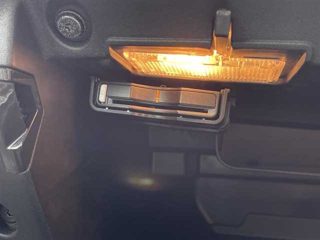 ボルボ Ｖ４０ T3 モメンタム 東京都 2017(平29)年 5.3万km アマゾンブルー 純正ナビ/フルセグTV/バックモニター/衝突被害軽減ブレーキ/レーンキープアシスト/ブラインドスポットモニター/クルーズコントロール/ドライブレコーダー/ETC/ステアリングスイッチ/フルオートエアコン/スマートキー/プッシュスタート/サイドエアバック/カーテンエアバック/電動パワーシート/純正17インチアルミホイール/純正LEDヘッドライト