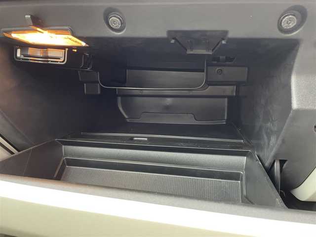 ボルボ Ｖ４０ T3 モメンタム 東京都 2017(平29)年 5.3万km アマゾンブルー 純正ナビ/フルセグTV/バックモニター/衝突被害軽減ブレーキ/レーンキープアシスト/ブラインドスポットモニター/クルーズコントロール/ドライブレコーダー/ETC/ステアリングスイッチ/フルオートエアコン/スマートキー/プッシュスタート/サイドエアバック/カーテンエアバック/電動パワーシート/純正17インチアルミホイール/純正LEDヘッドライト