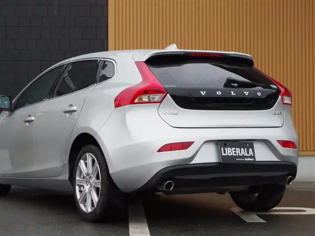 ボルボ Ｖ４０ D4 インスクリプション 埼玉県 2019(平31)年 1.5万km ブライトシルバーM ブラックレザーシート/アダプティブクルーズコントロール/インテリセーフ/harman/kardon/パークセンサー/ブラインドスポットモニター/バックカメラ/純正ナビ/ドラレコ/ETC/シートヒーター/シートポジションメモリー機能/Bluetooth/LEDヘッドライト