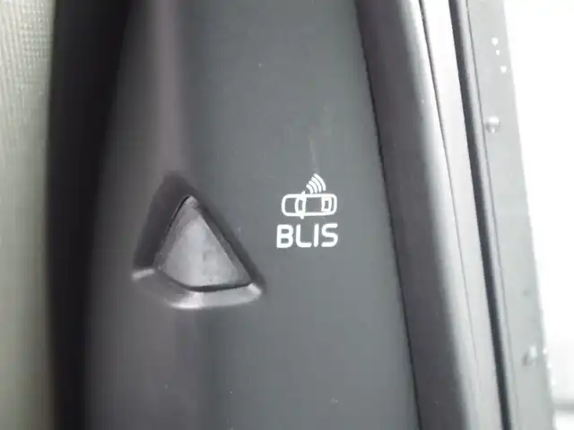 ボルボ Ｖ４０ D4 インスクリプション 埼玉県 2019(平31)年 1.5万km ブライトシルバーM ブラックレザーシート/アダプティブクルーズコントロール/インテリセーフ/harman/kardon/パークセンサー/ブラインドスポットモニター/バックカメラ/純正ナビ/ドラレコ/ETC/シートヒーター/シートポジションメモリー機能/Bluetooth/LEDヘッドライト