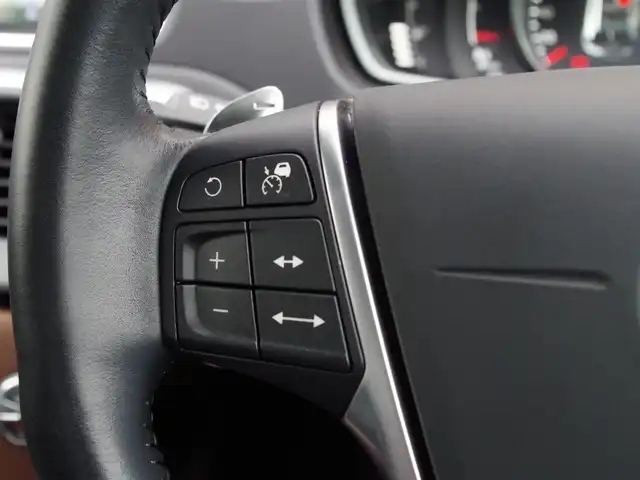 ボルボ Ｖ４０ D4 インスクリプション 埼玉県 2019(平31)年 1.5万km ブライトシルバーM ブラックレザーシート/アダプティブクルーズコントロール/インテリセーフ/harman/kardon/パークセンサー/ブラインドスポットモニター/バックカメラ/純正ナビ/ドラレコ/ETC/シートヒーター/シートポジションメモリー機能/Bluetooth/LEDヘッドライト