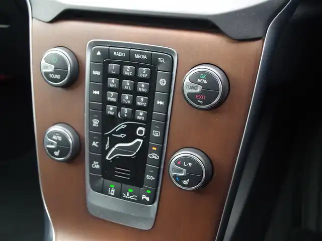 ボルボ Ｖ４０ D4 インスクリプション 埼玉県 2019(平31)年 1.5万km ブライトシルバーM ブラックレザーシート/アダプティブクルーズコントロール/インテリセーフ/harman/kardon/パークセンサー/ブラインドスポットモニター/バックカメラ/純正ナビ/ドラレコ/ETC/シートヒーター/シートポジションメモリー機能/Bluetooth/LEDヘッドライト