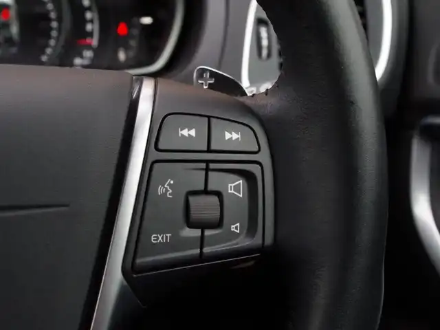 ボルボ Ｖ４０ D4 インスクリプション 埼玉県 2019(平31)年 1.5万km ブライトシルバーM ブラックレザーシート/アダプティブクルーズコントロール/インテリセーフ/harman/kardon/パークセンサー/ブラインドスポットモニター/バックカメラ/純正ナビ/ドラレコ/ETC/シートヒーター/シートポジションメモリー機能/Bluetooth/LEDヘッドライト