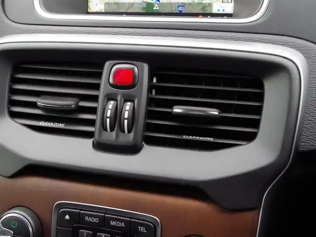 ボルボ Ｖ４０ D4 インスクリプション 埼玉県 2019(平31)年 1.5万km ブライトシルバーM ブラックレザーシート/アダプティブクルーズコントロール/インテリセーフ/harman/kardon/パークセンサー/ブラインドスポットモニター/バックカメラ/純正ナビ/ドラレコ/ETC/シートヒーター/シートポジションメモリー機能/Bluetooth/LEDヘッドライト