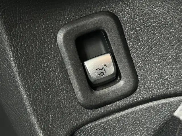 メルセデス・ベンツ Ｃ２００ 石川県 2019(平31)年 4.5万km 黒 AMGライン/レーダーセーフティパッケージ/ブラインドスポットアシスト/運転席パワーシート/助手席パワーシート/運転席シートヒーター/助手席シートヒーター/レインセンサーワイパー/ISOFIX対応チャイルドシート固定バー/HDDナビ/フルセグテレビ/バックカメラ/プッシュスタート/ETC