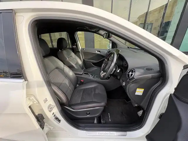 メルセデス・ベンツ Ｂ１８０ スポーツ 石川県 2015(平27)年 4.7万km カルサイトホワイト 衝突軽減ブレーキ /アダプティブクルーズコントロール /ブラインドスポットモニター /純正ナビ /フルセグTV /バックカメラ /クリアランスソナー /LEDヘッドライト /アンビエントライト /シートヒーター /アイドリングストップ