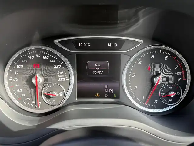 メルセデス・ベンツ Ｂ１８０ スポーツ 石川県 2015(平27)年 4.7万km カルサイトホワイト 衝突軽減ブレーキ /アダプティブクルーズコントロール /ブラインドスポットモニター /純正ナビ /フルセグTV /バックカメラ /クリアランスソナー /LEDヘッドライト /アンビエントライト /シートヒーター /アイドリングストップ