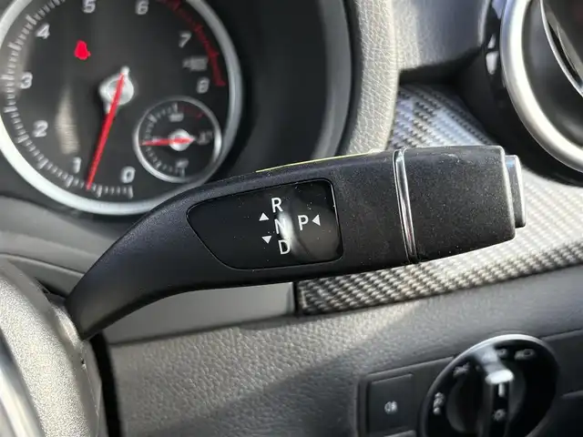 メルセデス・ベンツ Ｂ１８０ スポーツ 石川県 2015(平27)年 4.7万km カルサイトホワイト 衝突軽減ブレーキ /アダプティブクルーズコントロール /ブラインドスポットモニター /純正ナビ /フルセグTV /バックカメラ /クリアランスソナー /LEDヘッドライト /アンビエントライト /シートヒーター /アイドリングストップ