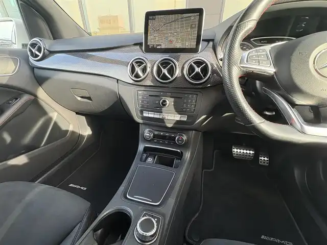 メルセデス・ベンツ Ｂ１８０ スポーツ 石川県 2015(平27)年 4.7万km カルサイトホワイト 衝突軽減ブレーキ /アダプティブクルーズコントロール /ブラインドスポットモニター /純正ナビ /フルセグTV /バックカメラ /クリアランスソナー /LEDヘッドライト /アンビエントライト /シートヒーター /アイドリングストップ