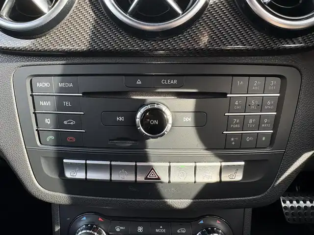 メルセデス・ベンツ Ｂ１８０ スポーツ 石川県 2015(平27)年 4.7万km カルサイトホワイト 衝突軽減ブレーキ /アダプティブクルーズコントロール /ブラインドスポットモニター /純正ナビ /フルセグTV /バックカメラ /クリアランスソナー /LEDヘッドライト /アンビエントライト /シートヒーター /アイドリングストップ