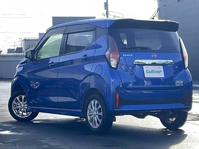 日産 デイズ HWS X プロパイロットED 道北・旭川 2023(令5)年 0.4万km オーシャンブルーP /４WD//禁煙車//純正ナビ/BT/SD/TV/ラジオ//全方位カメラ//オートエアコン//前席シートヒーター//ステアリングヒーター//革巻きステアリング//ステアリングスイッチ//アイドリングストップ//オートライト//LEDヘッドライト//LEDフォグランプ//夏タイヤ純正AW積込み//プロパイロット/インテリジェントエマージェンシーブレーキ/車線逸脱警報/踏み間違い衝突防止アシスト/ふらつき警報/標識検知機能/先行車発進お知らせ機能//ミラーウィンカー//ドアバイザー//純正フロアマット//スマートキー//スペアキー//保証書//取説