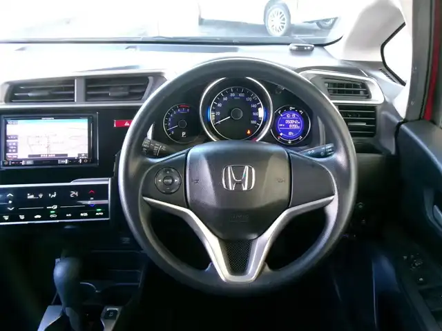 ホンダ フィット 13G Fパッケージ 群馬県 2016(平28)年 5.1万km ミラノレッド ワンオーナー/社外メモリーナビ・フルセグTV/ ・BT・DVD(AVIC-RZ07)/バックモニター/社外ドライブレコーダー/社外ETC/純正フロント・リアセンサー/純正LEDヘッドライト/社外14インチアルミホイール/オートリトラミラー/スマートキー×2＆プッシュスタート/保証書＆取説