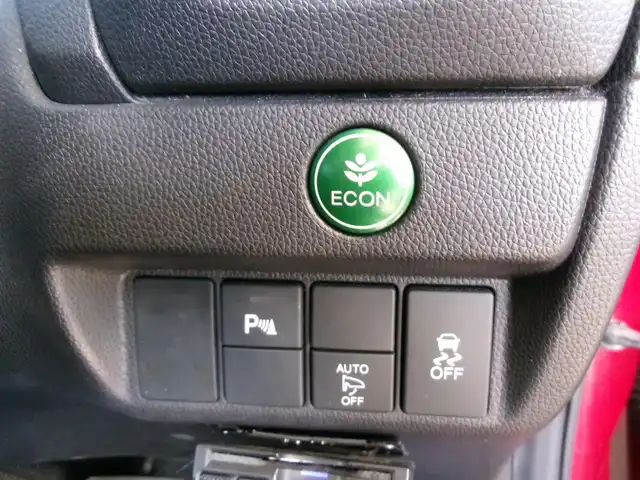 ホンダ フィット 13G Fパッケージ 群馬県 2016(平28)年 5.1万km ミラノレッド ワンオーナー/社外メモリーナビ・フルセグTV/ ・BT・DVD(AVIC-RZ07)/バックモニター/社外ドライブレコーダー/社外ETC/純正フロント・リアセンサー/純正LEDヘッドライト/社外14インチアルミホイール/オートリトラミラー/スマートキー×2＆プッシュスタート/保証書＆取説