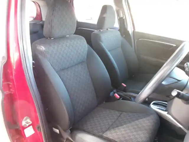 ホンダ フィット 13G Fパッケージ 群馬県 2016(平28)年 5.1万km ミラノレッド ワンオーナー/社外メモリーナビ・フルセグTV/ ・BT・DVD(AVIC-RZ07)/バックモニター/社外ドライブレコーダー/社外ETC/純正フロント・リアセンサー/純正LEDヘッドライト/社外14インチアルミホイール/オートリトラミラー/スマートキー×2＆プッシュスタート/保証書＆取説