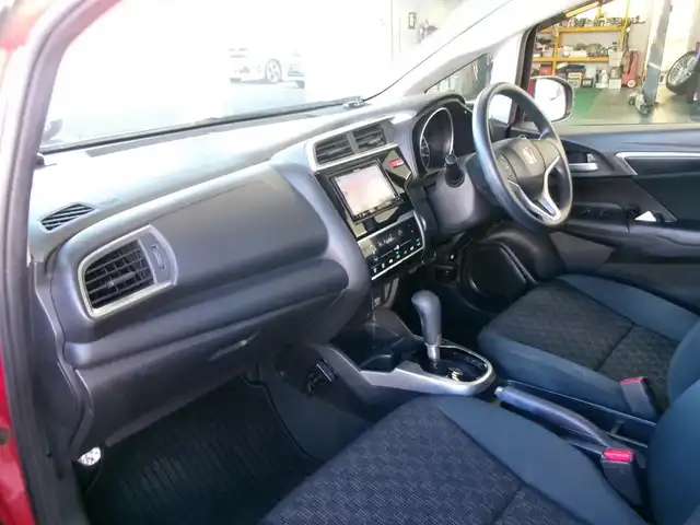 ホンダ フィット 13G Fパッケージ 群馬県 2016(平28)年 5.1万km ミラノレッド ワンオーナー/社外メモリーナビ・フルセグTV/ ・BT・DVD(AVIC-RZ07)/バックモニター/社外ドライブレコーダー/社外ETC/純正フロント・リアセンサー/純正LEDヘッドライト/社外14インチアルミホイール/オートリトラミラー/スマートキー×2＆プッシュスタート/保証書＆取説