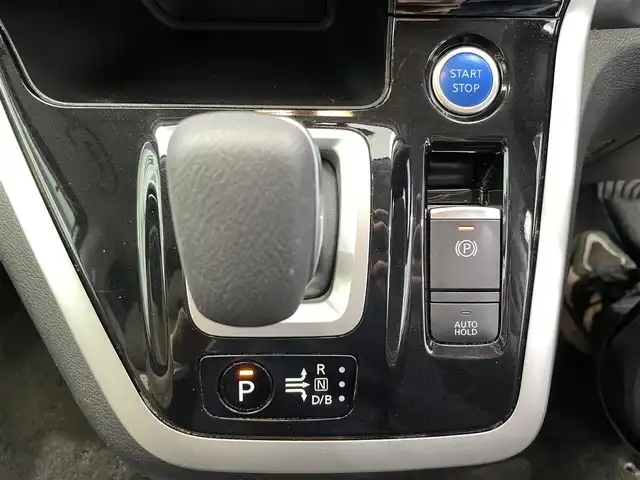 日産 セレナ e－パワー ハイウェイスター V 鹿児島県 2018(平30)年 6.4万km ブリリアントホワイトパール フリップダウンモニター/プレミアムインテリア/アラウンドビューモニター/プロパイロット/エマージェンシーブレーキ/デジタルインナーミラー/純正9インチナビ/フルセグTV/BT/CD/DVD/BD/MSV/両側パワースライドドア/シートヒーター/LEDヘッドライト/ドライブレコーダー/ETC/純正フロアマット/ドアバイザー