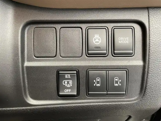 日産 セレナ e－パワー ハイウェイスター V 鹿児島県 2018(平30)年 6.4万km ブリリアントホワイトパール フリップダウンモニター/プレミアムインテリア/アラウンドビューモニター/プロパイロット/エマージェンシーブレーキ/デジタルインナーミラー/純正9インチナビ/フルセグTV/BT/CD/DVD/BD/MSV/両側パワースライドドア/シートヒーター/LEDヘッドライト/ドライブレコーダー/ETC/純正フロアマット/ドアバイザー
