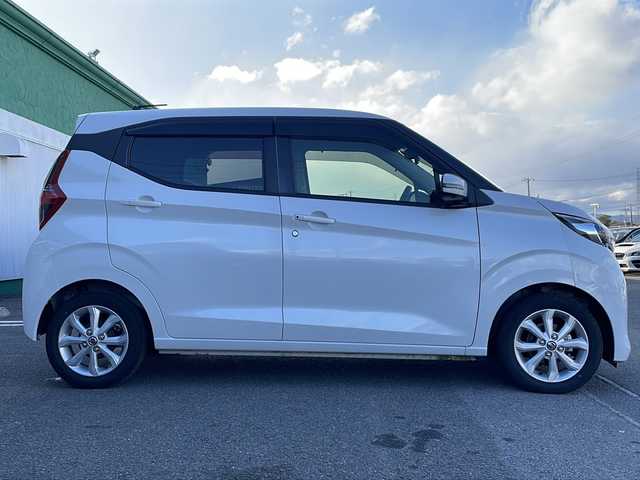 日産 デイズ X 徳島県 2020(令2)年 1万km ホワイトパール 社外メモリナビ/・フルセグ/CD/DVD/Bluetooth/SD/全方位カメラ/エマージェンシーブレーキ/・車線逸脱警報/・先行車発信お知らせ/・クリアランスソナー/・衝突被害軽減システム/・盗難防止装置/・横滑り防止装置/・前後コーナーセンサー/・電動格納ウィンカーミラー/純正フロアマット/ＵＳＢ充電/前後ドライブレコーダー/プッシュスタート/スマートキー/スペアキー/オートライト/オートハイビーム