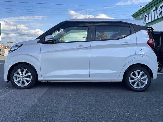 日産 デイズ X 徳島県 2020(令2)年 1万km ホワイトパール 社外メモリナビ/・フルセグ/CD/DVD/Bluetooth/SD/全方位カメラ/エマージェンシーブレーキ/・車線逸脱警報/・先行車発信お知らせ/・クリアランスソナー/・衝突被害軽減システム/・盗難防止装置/・横滑り防止装置/・前後コーナーセンサー/・電動格納ウィンカーミラー/純正フロアマット/ＵＳＢ充電/前後ドライブレコーダー/プッシュスタート/スマートキー/スペアキー/オートライト/オートハイビーム