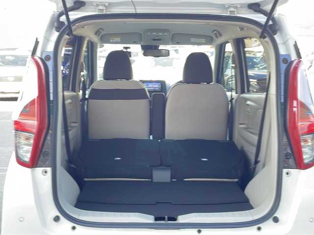 日産 デイズ X 徳島県 2020(令2)年 1万km ホワイトパール 社外メモリナビ/・フルセグ/CD/DVD/Bluetooth/SD/全方位カメラ/エマージェンシーブレーキ/・車線逸脱警報/・先行車発信お知らせ/・クリアランスソナー/・衝突被害軽減システム/・盗難防止装置/・横滑り防止装置/・前後コーナーセンサー/・電動格納ウィンカーミラー/純正フロアマット/ＵＳＢ充電/前後ドライブレコーダー/プッシュスタート/スマートキー/スペアキー/オートライト/オートハイビーム