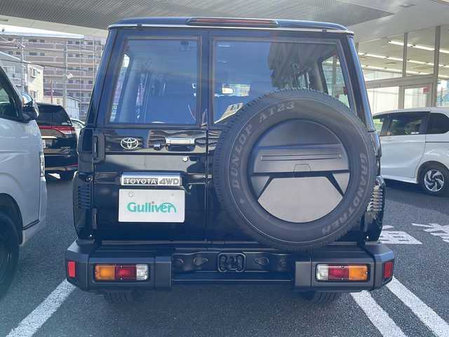 トヨタ ランドクルーザー AX 大阪府 2024(令6)年 0.1万km アティチュードブラックマイカ ワンオーナー/純正ナビ/純正フルセグTV/登録時走行距離338km/バックカメラ/４WD/クルーズコントロール/WAC/衝突軽減システム/レーンアシスト/純正アルミホイール１６インチ/MTモード付AT/ダウンヒルアシストコントロール/ETC/ドアバイザー