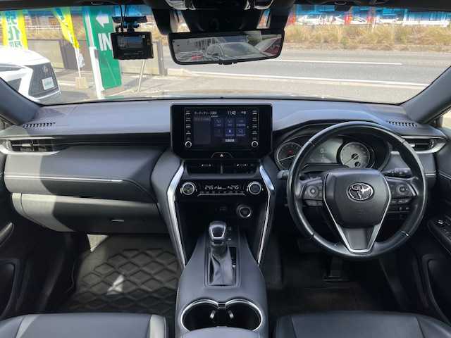 トヨタ ハリアー G 三重県 2021(令3)年 4.7万km プレシャスブラックパール セーフティセンス/・プリクラッシュセーフティ/・レーントレーシングアシスト/・レーダークルーズコントロール/・アダプティブハイビームアシスト/・ロードサインアシスト/パーキングサポートブレーキ/純正ディスプレイオーディオ/【フルセグTV/Bluetooth/USB/AUX/Miracast】/バックカメラ/ETC/前後ドライブレコーダー/パワーバックドア/ハーフレザーシート/D席パワーシート/オートライト/プロジェクター式LEDヘッドランプ/デイタイムランニングランプ/LEDフロントフォグランプ/プッシュスタート/スマートキー/スペアキー/純正フロアマット