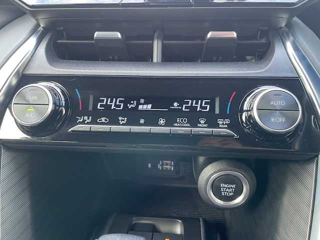 トヨタ ハリアー G 三重県 2021(令3)年 4.7万km プレシャスブラックパール セーフティセンス/・プリクラッシュセーフティ/・レーントレーシングアシスト/・レーダークルーズコントロール/・アダプティブハイビームアシスト/・ロードサインアシスト/パーキングサポートブレーキ/純正ディスプレイオーディオ/【フルセグTV/Bluetooth/USB/AUX/Miracast】/バックカメラ/ETC/前後ドライブレコーダー/パワーバックドア/ハーフレザーシート/D席パワーシート/オートライト/プロジェクター式LEDヘッドランプ/デイタイムランニングランプ/LEDフロントフォグランプ/プッシュスタート/スマートキー/スペアキー/純正フロアマット