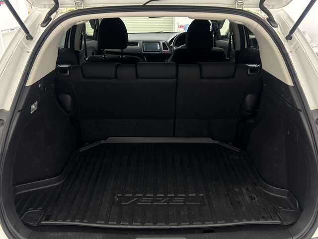 ホンダ ヴェゼル ハイブリッド X 福島県 2014(平26)年 12.6万km ホワイトオーキッドパール /禁煙車//４ＷＤ//シートヒーター//パドルシフト//純正ナビ/ワンセグTV・CD・DVD・BT//バックカメラ//アルミ付きサマータイヤ積込//クルーズコントロール//純正ＬＥＤライト//電動パーキングブレーキ//ステアリングリモコン//フォグライト//スマートキー2本//取扱説明書//保証書