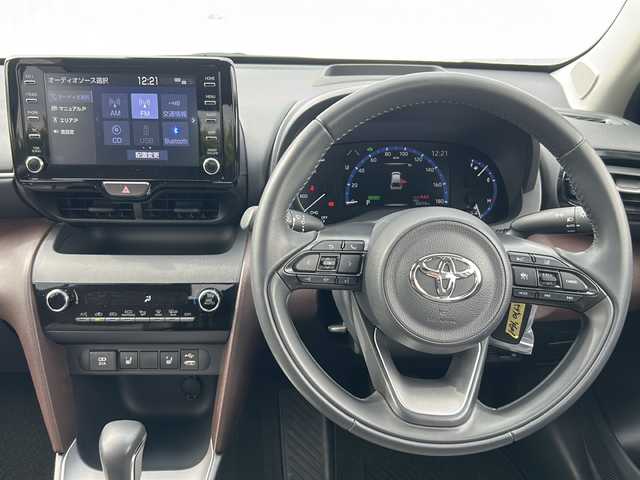 トヨタ ヤリスクロス ハイブリッド Z 愛媛県 2021(令3)年 2.1万km ブラックマイカ/ホワイトパールクリスタルシャイン 2トーン 純正ディスプレイナビ/Bluetooth/USB/ACP/AA/全方位カメラ/クルーズコントロール追従あり/パワーシート/ハーフレザー/前席シートヒーター/純正18インチAW/HUB/BSM/LEDヘッドライト/コーナーセンサー/フォグランプ/保証書/取扱説明書