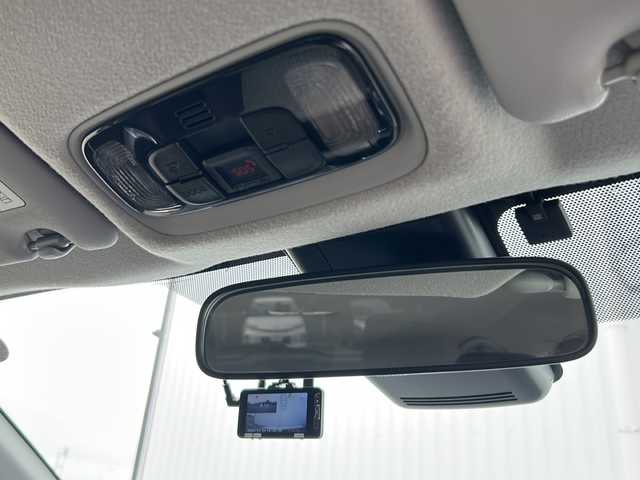 トヨタ ヤリスクロス ハイブリッド Z 愛媛県 2021(令3)年 2.1万km ブラックマイカ/ホワイトパールクリスタルシャイン 2トーン 純正ディスプレイナビ/Bluetooth/USB/ACP/AA/全方位カメラ/クルーズコントロール追従あり/パワーシート/ハーフレザー/前席シートヒーター/純正18インチAW/HUB/BSM/LEDヘッドライト/コーナーセンサー/フォグランプ/保証書/取扱説明書