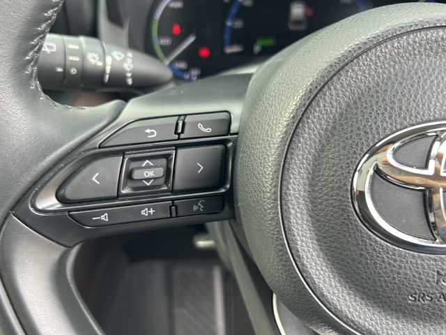 トヨタ ヤリスクロス ハイブリッド Z 愛媛県 2021(令3)年 2.1万km ブラックマイカ/ホワイトパールクリスタルシャイン 2トーン 純正ディスプレイナビ/Bluetooth/USB/ACP/AA/全方位カメラ/クルーズコントロール追従あり/パワーシート/ハーフレザー/前席シートヒーター/純正18インチAW/HUB/BSM/LEDヘッドライト/コーナーセンサー/フォグランプ/保証書/取扱説明書