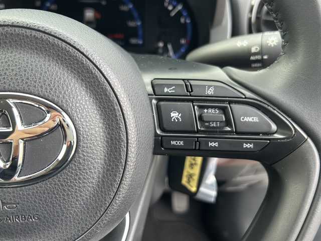 トヨタ ヤリスクロス ハイブリッド Z 愛媛県 2021(令3)年 2.1万km ブラックマイカ/ホワイトパールクリスタルシャイン 2トーン 純正ディスプレイナビ/Bluetooth/USB/ACP/AA/全方位カメラ/クルーズコントロール追従あり/パワーシート/ハーフレザー/前席シートヒーター/純正18インチAW/HUB/BSM/LEDヘッドライト/コーナーセンサー/フォグランプ/保証書/取扱説明書