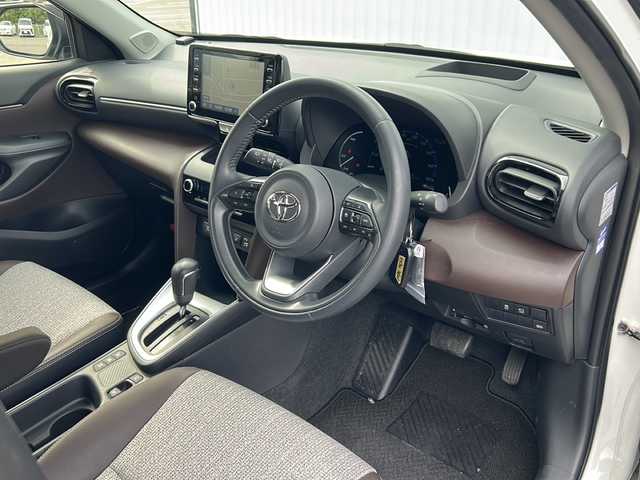 トヨタ ヤリスクロス ハイブリッド Z 愛媛県 2021(令3)年 2.1万km ブラックマイカ/ホワイトパールクリスタルシャイン 2トーン 純正ディスプレイナビ/Bluetooth/USB/ACP/AA/全方位カメラ/クルーズコントロール追従あり/パワーシート/ハーフレザー/前席シートヒーター/純正18インチAW/HUB/BSM/LEDヘッドライト/コーナーセンサー/フォグランプ/保証書/取扱説明書