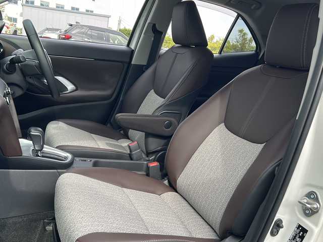 トヨタ ヤリスクロス ハイブリッド Z 愛媛県 2021(令3)年 2.1万km ブラックマイカ/ホワイトパールクリスタルシャイン 2トーン 純正ディスプレイナビ/Bluetooth/USB/ACP/AA/全方位カメラ/クルーズコントロール追従あり/パワーシート/ハーフレザー/前席シートヒーター/純正18インチAW/HUB/BSM/LEDヘッドライト/コーナーセンサー/フォグランプ/保証書/取扱説明書