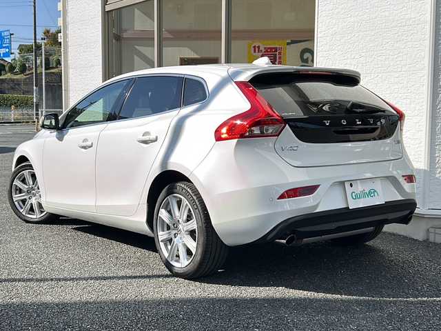 ボルボ Ｖ４０ T3 クラシックエディション 神奈川県 2020(令2)年 3.8万km 白 純正ナビ/フルセグTV/バックカメラ/クルーズコントロール/パドルシフト/ガラスルーフ/レザーシート/前席パワーシート/前席シートヒーター/ETC/前後ドライブレコーダー/コーナーセンサー/スマートキー/スペアキー×1/純正フロアマット/純正AW/取扱説明書/保証書