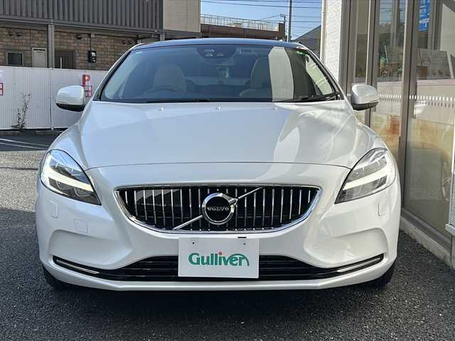 ボルボ Ｖ４０ T3 クラシックエディション 神奈川県 2020(令2)年 3.8万km 白 純正ナビ/フルセグTV/バックカメラ/クルーズコントロール/パドルシフト/ガラスルーフ/レザーシート/前席パワーシート/前席シートヒーター/ETC/前後ドライブレコーダー/コーナーセンサー/スマートキー/スペアキー×1/純正フロアマット/純正AW/取扱説明書/保証書