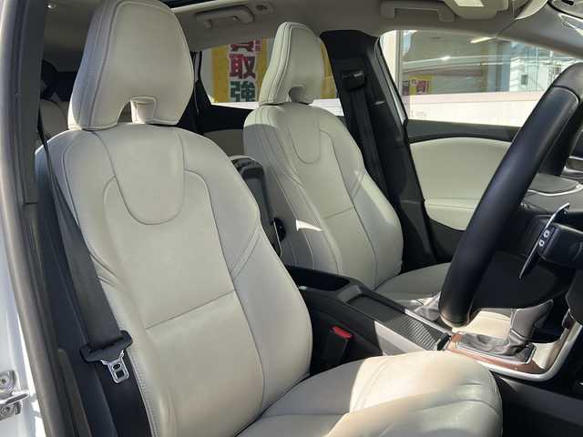 ボルボ Ｖ４０ T3 クラシックエディション 神奈川県 2020(令2)年 3.8万km 白 純正ナビ/フルセグTV/バックカメラ/クルーズコントロール/パドルシフト/ガラスルーフ/レザーシート/前席パワーシート/前席シートヒーター/ETC/前後ドライブレコーダー/コーナーセンサー/スマートキー/スペアキー×1/純正フロアマット/純正AW/取扱説明書/保証書