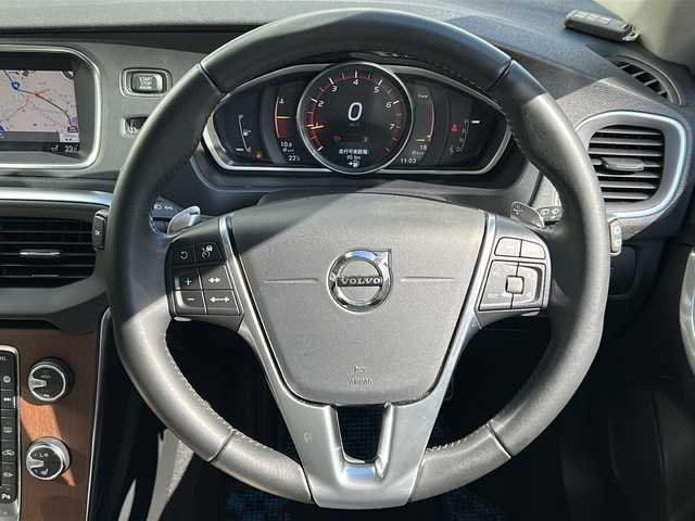 ボルボ Ｖ４０ T3 クラシックエディション 神奈川県 2020(令2)年 3.8万km 白 純正ナビ/フルセグTV/バックカメラ/クルーズコントロール/パドルシフト/ガラスルーフ/レザーシート/前席パワーシート/前席シートヒーター/ETC/前後ドライブレコーダー/コーナーセンサー/スマートキー/スペアキー×1/純正フロアマット/純正AW/取扱説明書/保証書