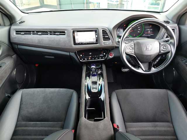 ホンダ ヴェゼル ハイブリッド RS ホンダセンシング 東京都 2017(平29)年 3.1万km クリスタルブラックパール ディーラーOP7インチナビ/・Bluetooth接続/・フルセグTV/・AppleCarPlay/Honda SENSING/・CMBS(衝突軽減ブレーキ)/・ACC(アダプティブ・クルーズ・コントロール)/・LKAS(車線維持支援システム)/・路外逸脱抑制機能/・先行車発進お知らせ機能/バックカメラ/電子パーキング/ブレーキホールド/ハーフレザーシート/シートヒーター/純正フロアマット/純正18インチアルミホイール/ビルトインETC/パドルシフト/ドアバイザー/スマートキー/スペアキー