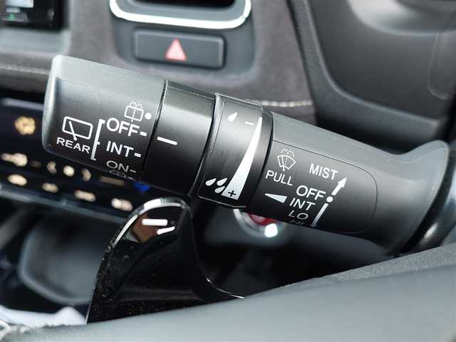 ホンダ ヴェゼル ハイブリッド RS ホンダセンシング 東京都 2017(平29)年 3.1万km クリスタルブラックパール ディーラーOP7インチナビ/・Bluetooth接続/・フルセグTV/・AppleCarPlay/Honda SENSING/・CMBS(衝突軽減ブレーキ)/・ACC(アダプティブ・クルーズ・コントロール)/・LKAS(車線維持支援システム)/・路外逸脱抑制機能/・先行車発進お知らせ機能/バックカメラ/電子パーキング/ブレーキホールド/ハーフレザーシート/シートヒーター/純正フロアマット/純正18インチアルミホイール/ビルトインETC/パドルシフト/ドアバイザー/スマートキー/スペアキー