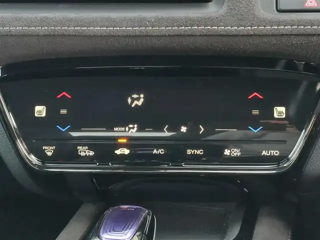 ホンダ ヴェゼル ハイブリッド RS ホンダセンシング 東京都 2017(平29)年 3.1万km クリスタルブラックパール ディーラーOP7インチナビ/・Bluetooth接続/・フルセグTV/・AppleCarPlay/Honda SENSING/・CMBS(衝突軽減ブレーキ)/・ACC(アダプティブ・クルーズ・コントロール)/・LKAS(車線維持支援システム)/・路外逸脱抑制機能/・先行車発進お知らせ機能/バックカメラ/電子パーキング/ブレーキホールド/ハーフレザーシート/シートヒーター/純正フロアマット/純正18インチアルミホイール/ビルトインETC/パドルシフト/ドアバイザー/スマートキー/スペアキー