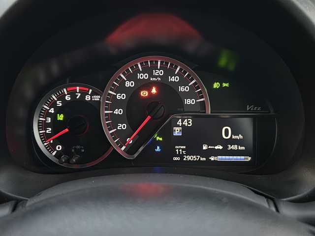 トヨタ ヴィッツ F セーフティーエディションⅡ 石川県 2018(平30)年 2.9万km ボルドーマイカメタリック 4WD/トヨタセーフティセンスC/・衝突軽減ブレーキ/・クリアランスソナー/・レーンキープアシスト/純正SDナビゲーション/【ワンセグTV・Bluetooth・CD・AUX】/バックカメラ/LEDヘッドライト/・オートハイビーム/・オートライト/・フォグランプ/ビルトインETC/エンジンプッシュスタート/・スマートキー/・スペアキー/ステアリングリモコン/純正フロアマット/横滑り防止装置/保証書/取扱説明書