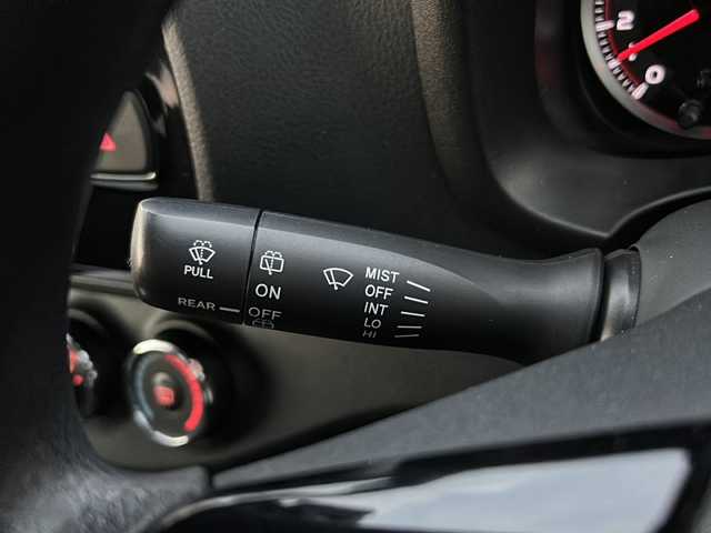 トヨタ ヴィッツ F セーフティーエディションⅡ 石川県 2018(平30)年 2.9万km ボルドーマイカメタリック 4WD/トヨタセーフティセンスC/・衝突軽減ブレーキ/・クリアランスソナー/・レーンキープアシスト/純正SDナビゲーション/【ワンセグTV・Bluetooth・CD・AUX】/バックカメラ/LEDヘッドライト/・オートハイビーム/・オートライト/・フォグランプ/ビルトインETC/エンジンプッシュスタート/・スマートキー/・スペアキー/ステアリングリモコン/純正フロアマット/横滑り防止装置/保証書/取扱説明書